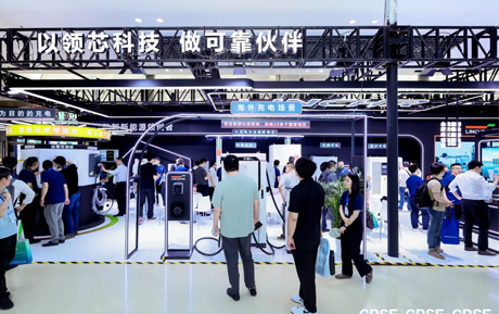 2025上海国际充换电展|领充新能源董事长袁庆民荣获“2025中国充换电十大影响力人物奖”
