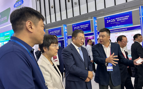 领充新能源受邀出席2025易派客工业品展览会，中国石油和石油化工设备工业协会会长莅临展位指导
