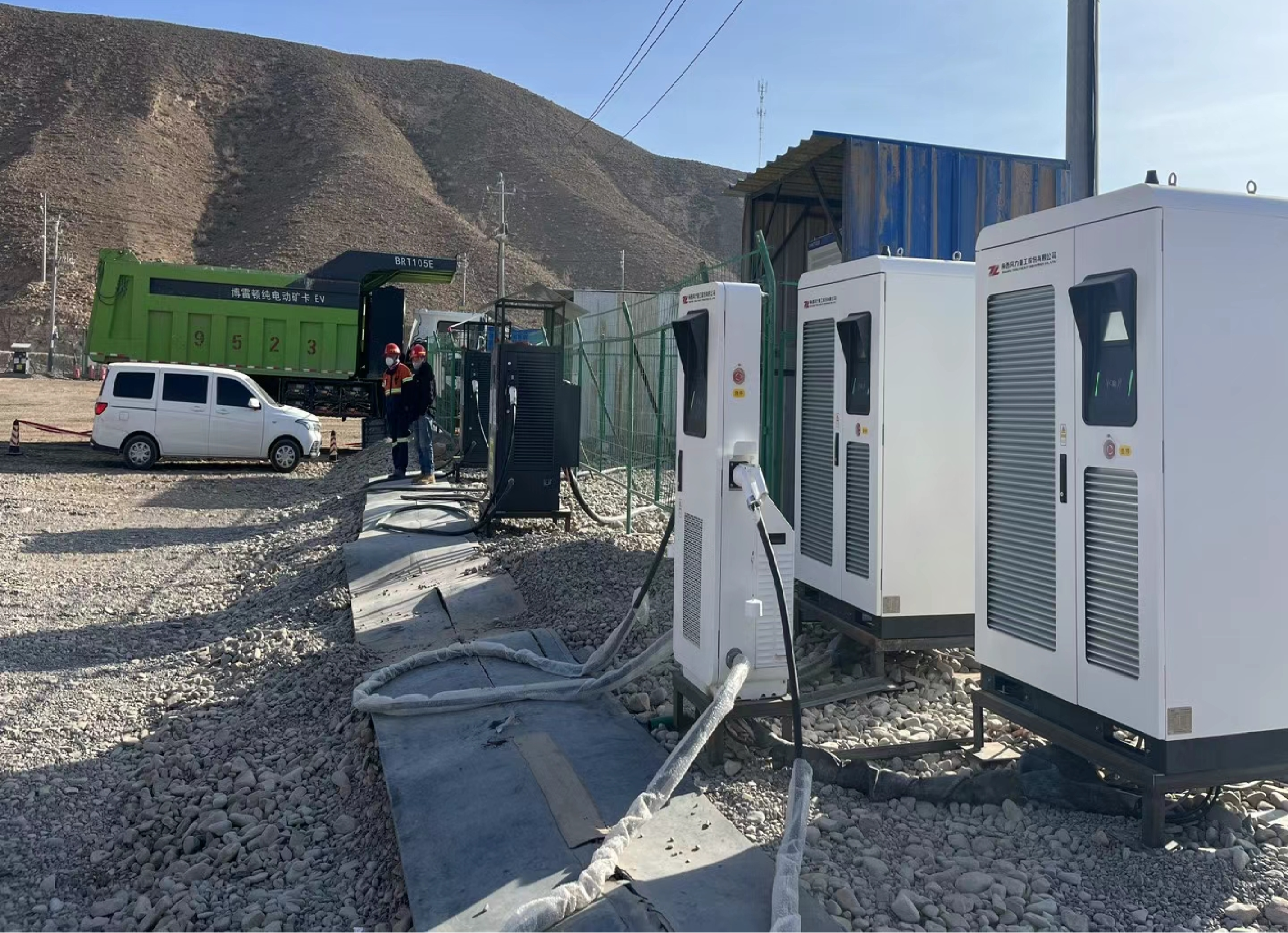 同力重工随车配桩超充项目